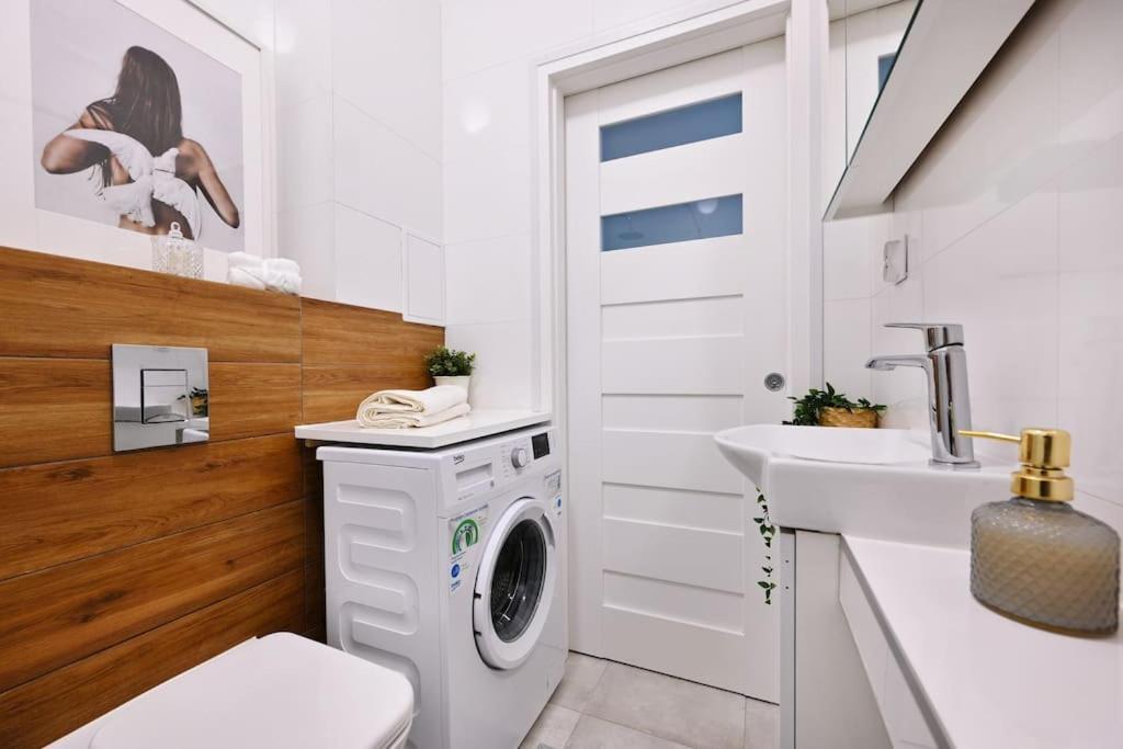 Saska Kepa -Ul. Francuska 2' Min Apartment วอร์ซอ ภายนอก รูปภาพ